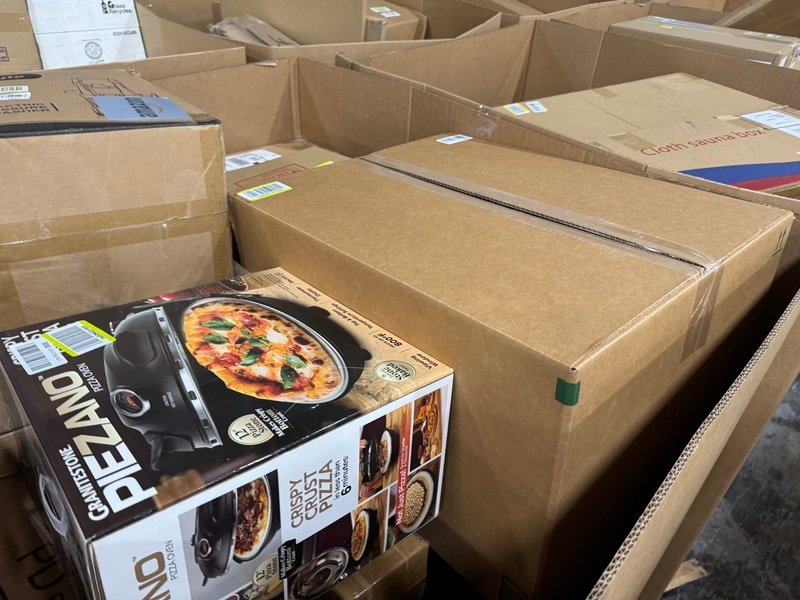 Amazon Mediums Truckload – Lot 1 - Image 2